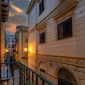 https://cortile-del-greco-apartments.sicilyhotelsitaly.net